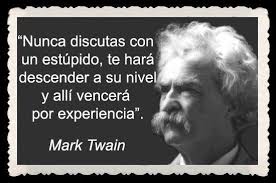 Nunca discutas con un estúpido. Mark Twain